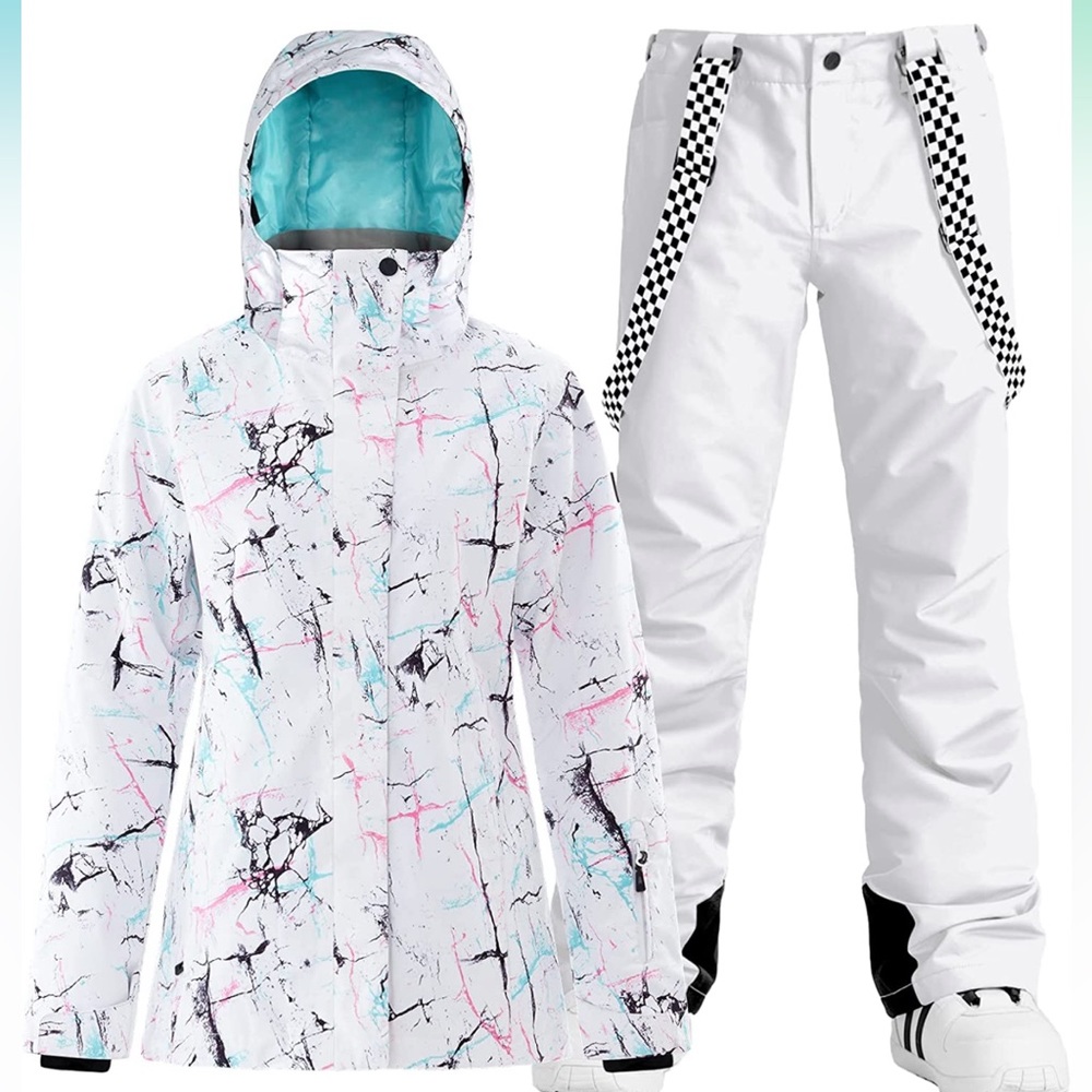 Snow pant and jacket set.